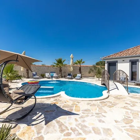 Rustic Luxury Dalma & Dalmata Villa *