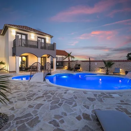 Villa Rustic Luxury Dalma & Dalmata